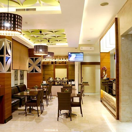 Biz Boulevard Hotel Manado Exteriér fotografie