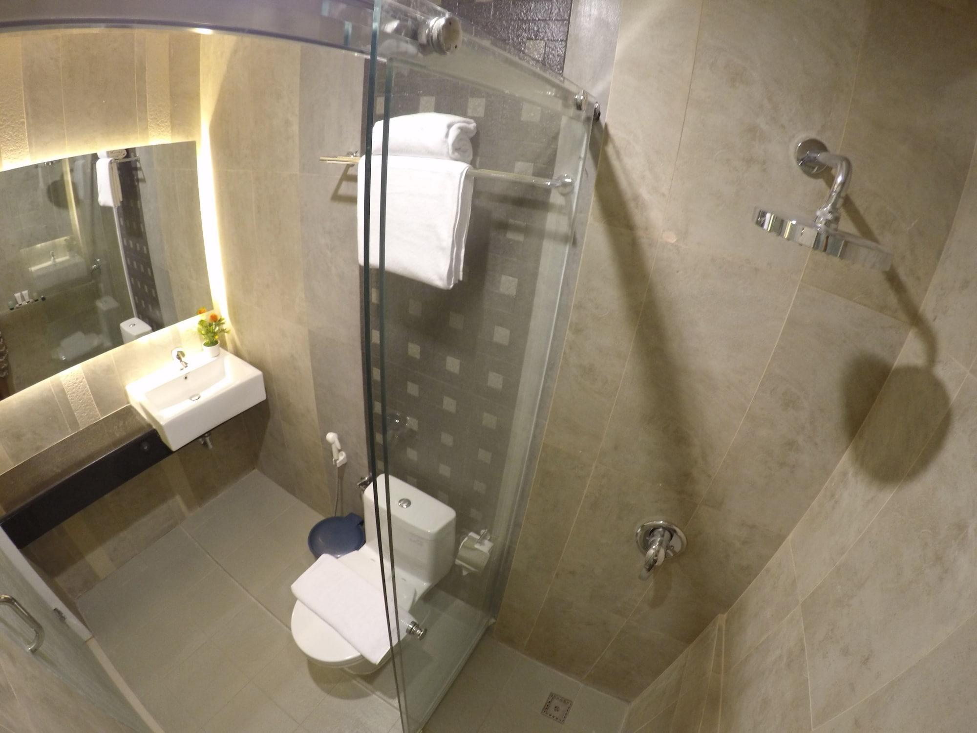 Biz Boulevard Hotel Manado Exteriér fotografie