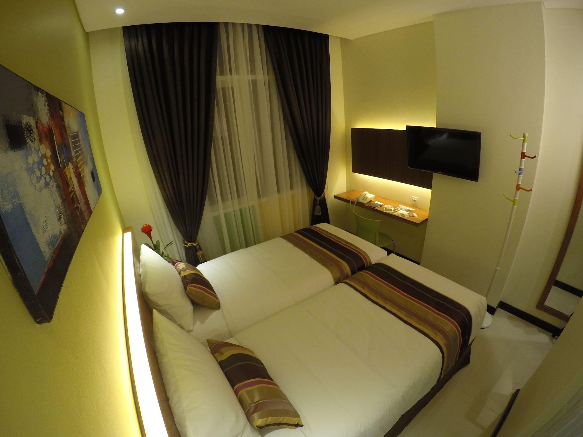 Biz Boulevard Hotel Manado Exteriér fotografie