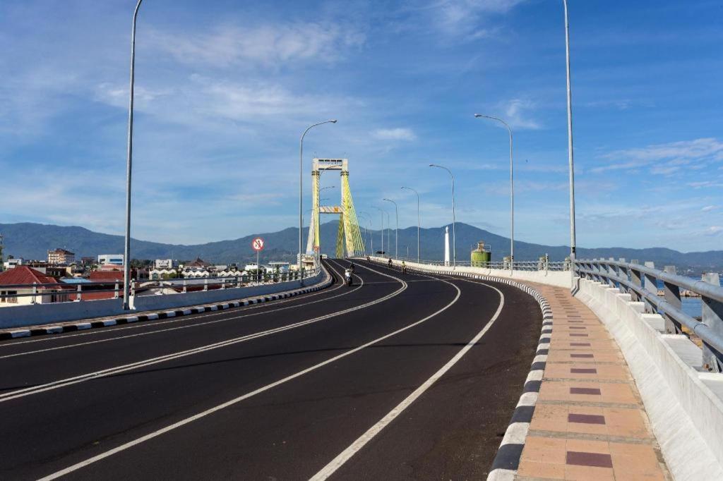 Biz Boulevard Hotel Manado Exteriér fotografie
