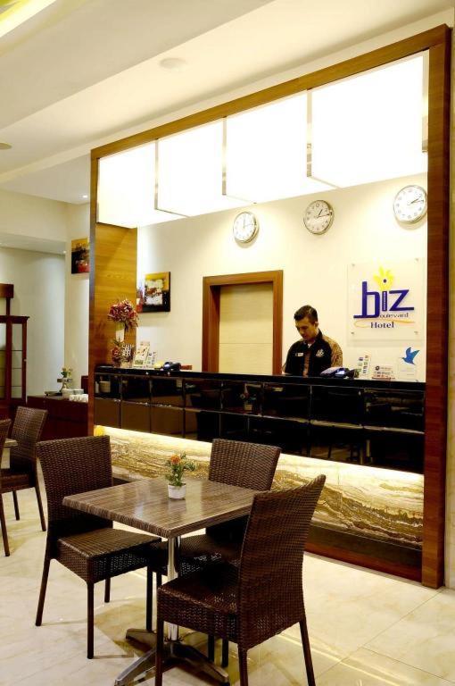 Biz Boulevard Hotel Manado Exteriér fotografie