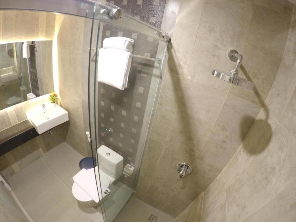 Biz Boulevard Hotel Manado Exteriér fotografie