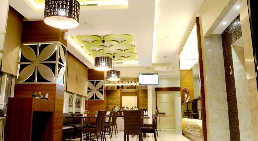 Biz Boulevard Hotel Manado Exteriér fotografie