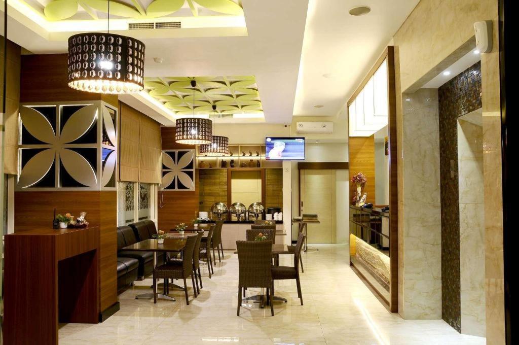 Biz Boulevard Hotel Manado Exteriér fotografie