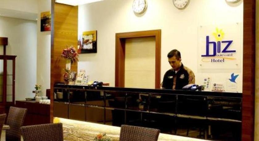 Biz Boulevard Hotel Manado Exteriér fotografie