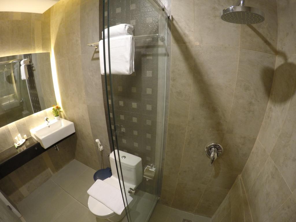 Biz Boulevard Hotel Manado Exteriér fotografie