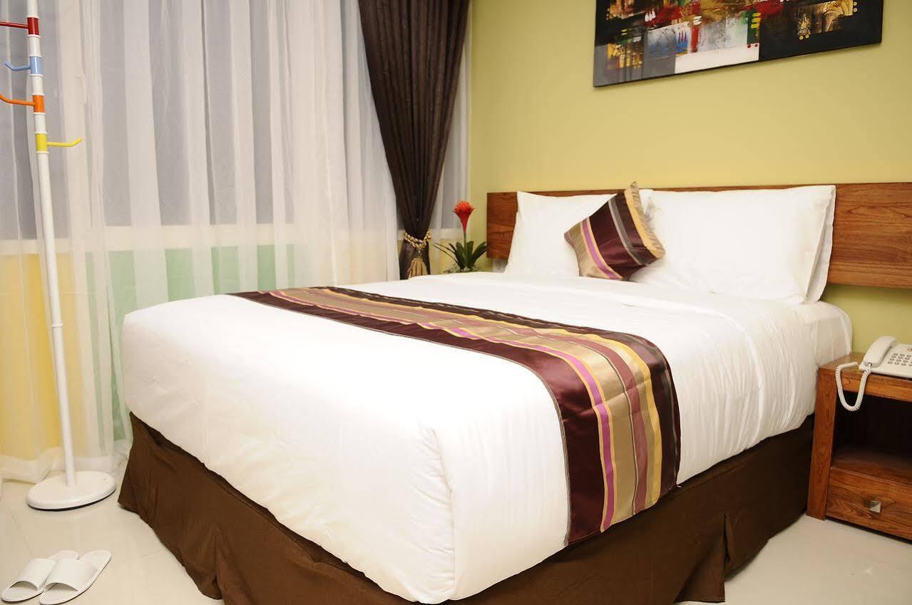 Biz Boulevard Hotel Manado Exteriér fotografie